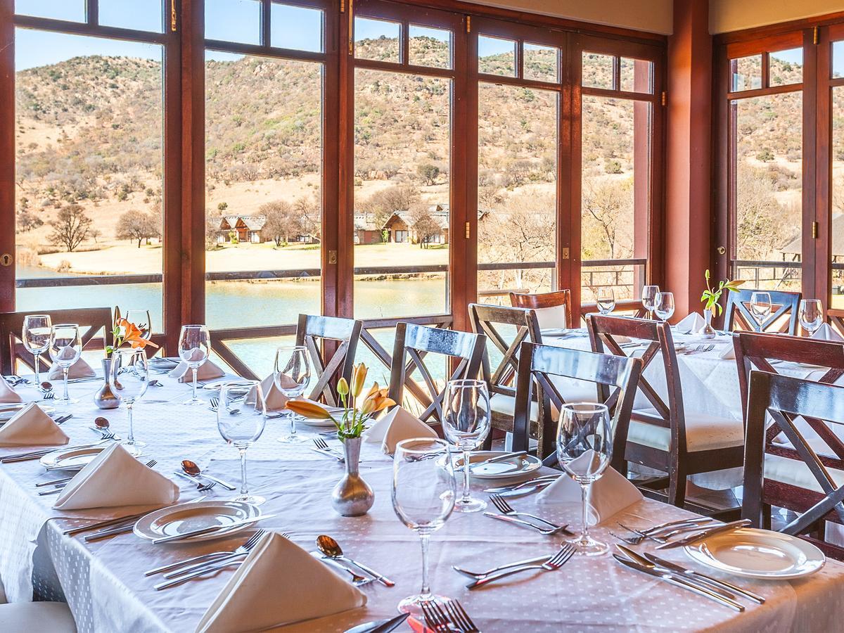 Kloofzicht Lodge&Spa Krugersdorp Exterior foto The restaurant at the lodge