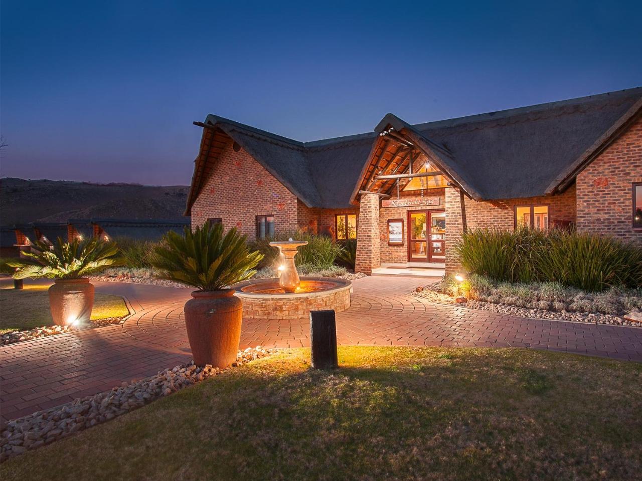 Kloofzicht Lodge&Spa Krugersdorp Exterior foto The clubhouse at the Links Shell Cove