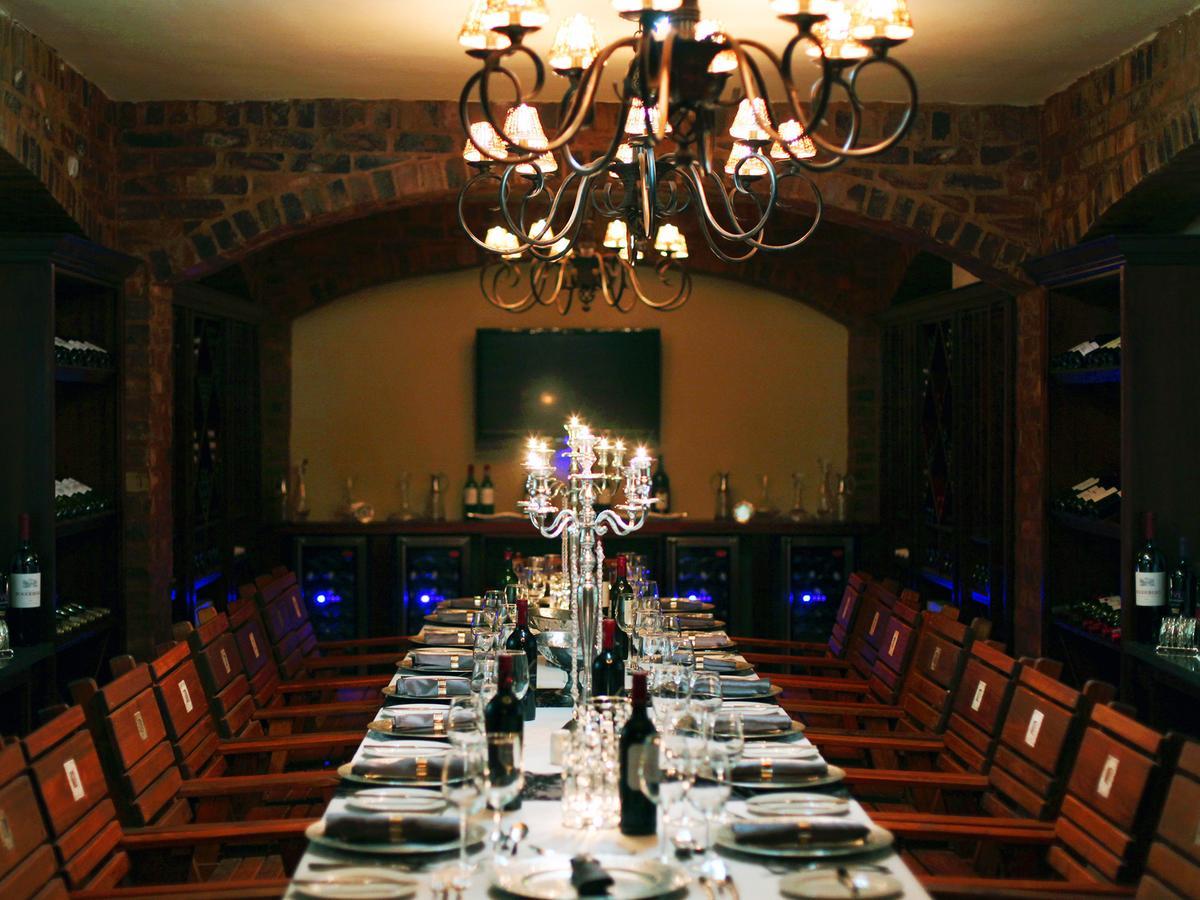 Kloofzicht Lodge&Spa Krugersdorp Exterior foto The wine cellar at the restaurant