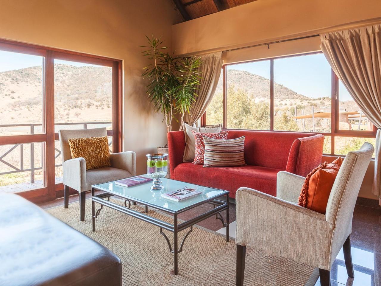 Kloofzicht Lodge&Spa Krugersdorp Exterior foto A living room at the Inn at Eagle Mountain
