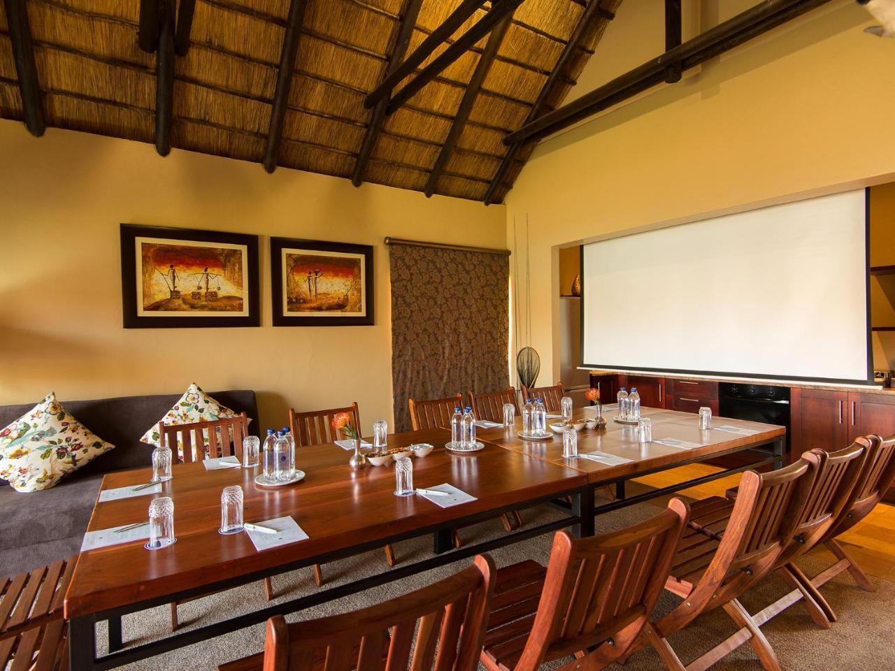 Kloofzicht Lodge&Spa Krugersdorp Exterior foto Conference room at the Victoria Falls Hotel