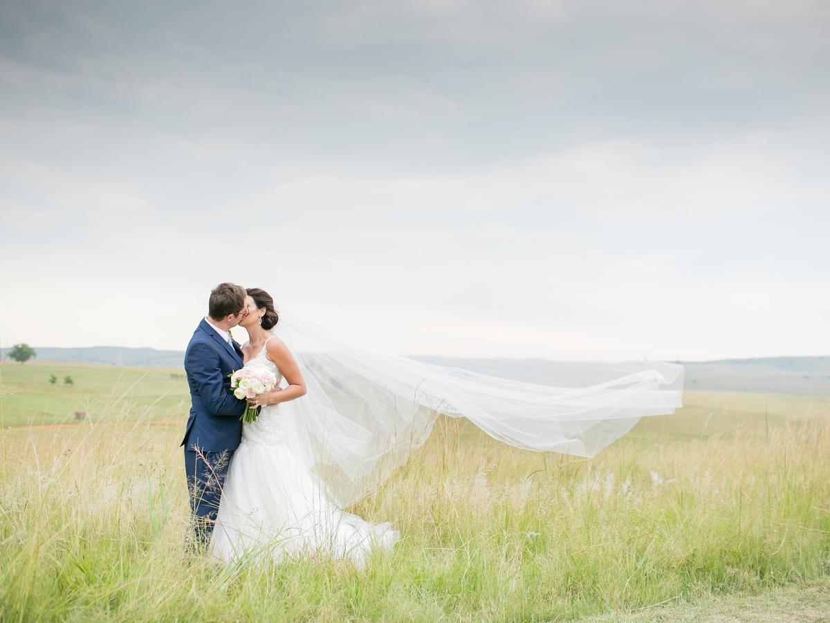 Kloofzicht Lodge&Spa Krugersdorp Exterior foto Wedding couple