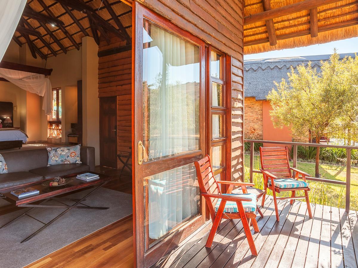 Kloofzicht Lodge&Spa Krugersdorp Exterior foto A view of the interior of a suite at the resort